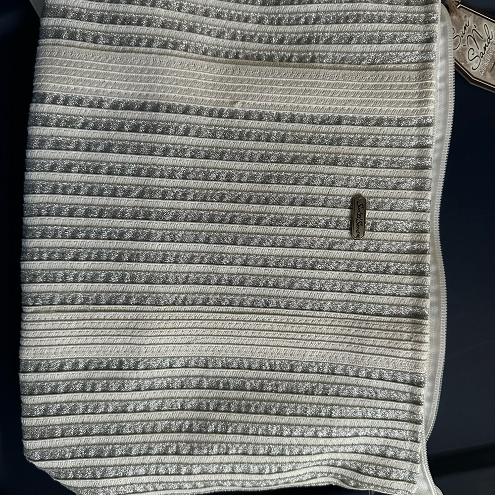 NWT Sun N’ Sand White and Gray Striped Knit bag
